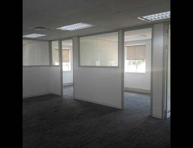 2,422M² OFFICE FOR SALE IN BRYANSTON